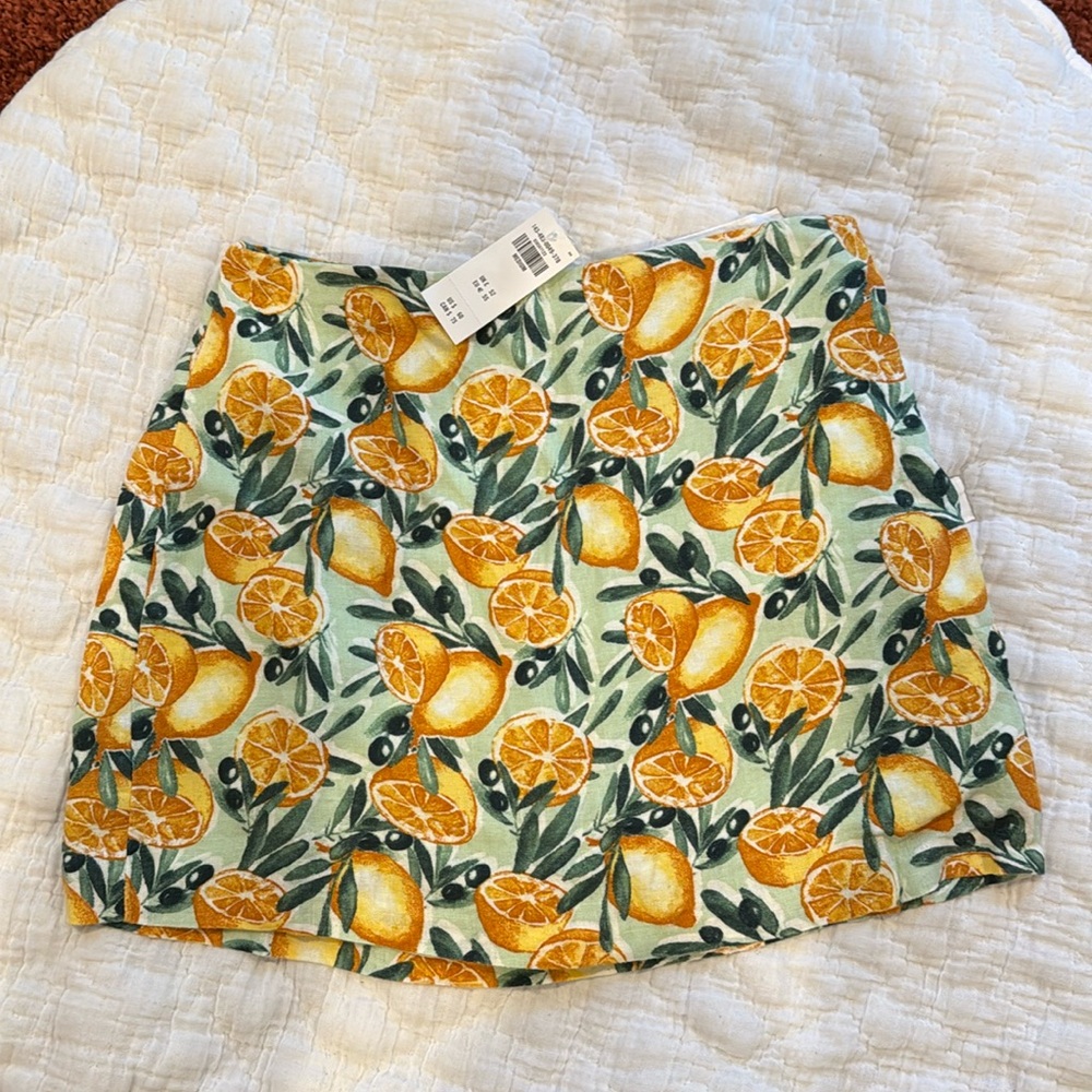 NBW NWT Abercrombie lemon print mini-skort